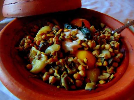 Tajine de rhubarbe, pois chiches, ...
