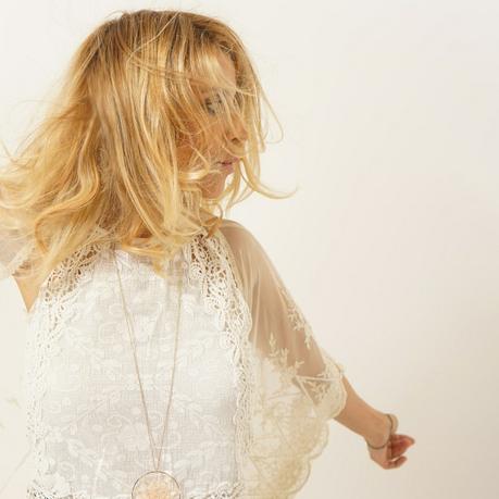 Interview Najoua Belyzel : « J’aime la poésie qui se dégage du saut de l’ange, de cet Adieu. » – LBCMusique