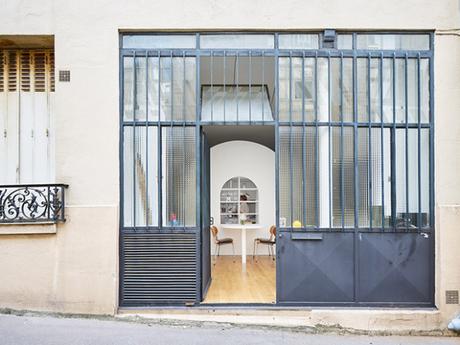 La Tournette, un ancien atelier parisien organisé autour d’un meuble sculptural et mobile