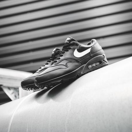 La Nike Air Max 90/1 Black Leather est disponible