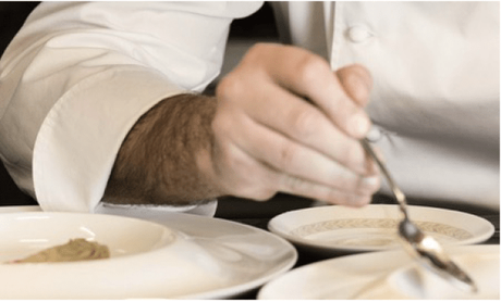 A LA TABLE DU CHEF DU TRIANON PALACE VERSAILLES
