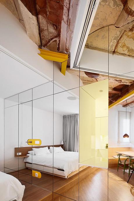 Parlament 19 un appartement à Barcelone qui joue avec les miroirs pour créer un espace infini