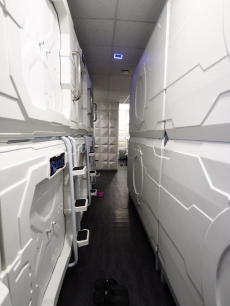 Cet hôtel propose 32 chambres-capsules dignes d’un vaisseau spatial