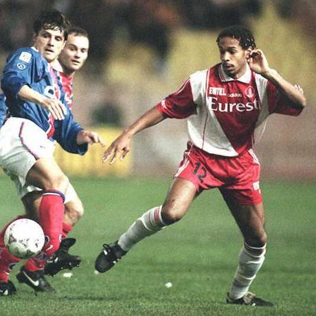 Thierry Henry, le 26 janvier 1997 au stade Louis-II à Monaco, lors d’une rencontre face au PSG.