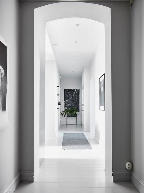 couloir gris et blanc shades of grey - blog déco - clem around the corner