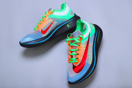 Une Nike Zoom Fly SP Doernbecher riche en couleurs