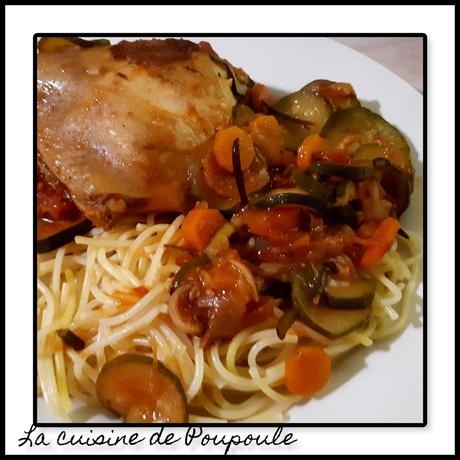 Poulet mijoté aux carottes et courgettes, parfumé au vin blanc et au romarin