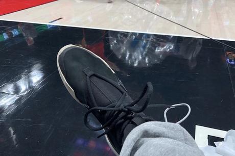 La Nike Air Fear Of God 1 aperçue en noire Nike Air Fear Of God 1 Black Sail Jerry Lorenzo