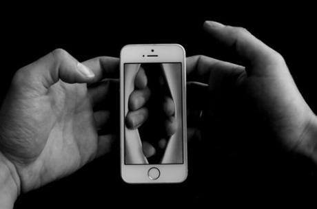 [Photographie] : l’omniprésence du smartphone dans le quotidien par Charlotte Parenteau-Denoel