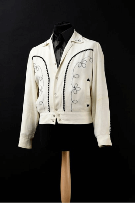 La veste en cuir brodée de Johnny Hallyday portée pour Salut les copains en 1966