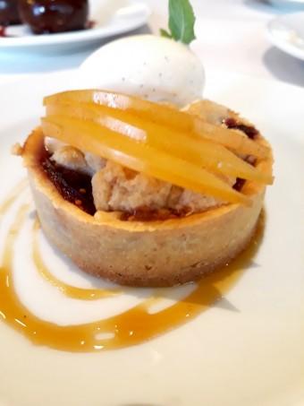Crumble mirabelle, glace vanille © Gourmets&co