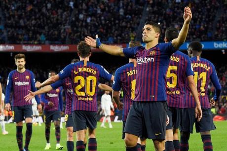 Luis Suarez a mené l'attaque du FC Barcelone... (Photo LLUIS GENE, Agence France-Presse)