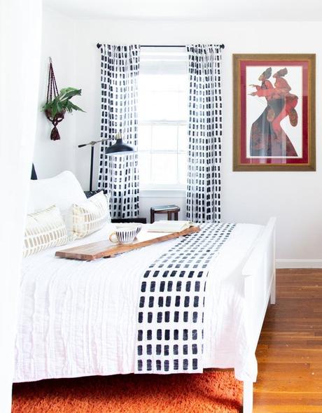 appartement minimaliste parquet bois chambre ethnique blanche motifs noire bureau clemaroundthecorner blog déco
