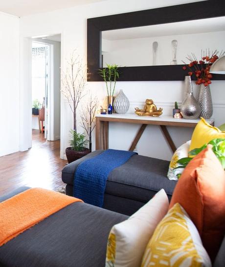 appartement minimaliste méridienne plaid orange bleu coussins clemaroundthecorner blog déco