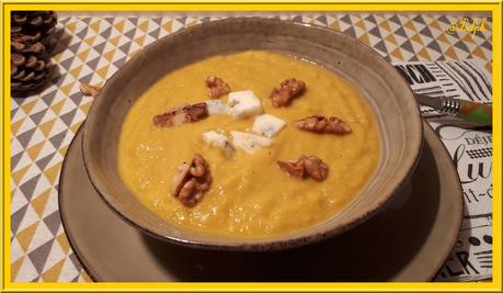 Velouté de Poireaux Carottes, Gorgonzola et Noix Velouté de Poireaux Carottes, Gorgonzola et Noix