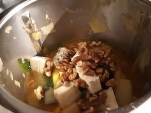Velouté de Poireaux Carottes, Gorgonzola et Noix Cliquer sur les photographies pour les agrandir
