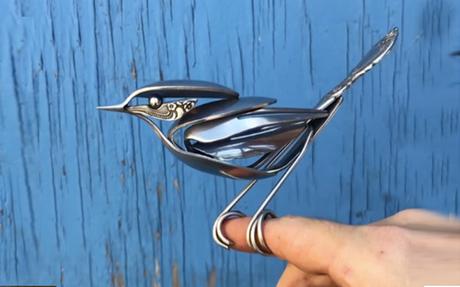 Matt Wilson assemble des couverts pour donner vie à des oiseaux