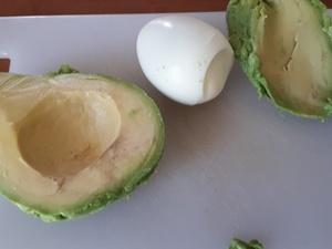 Tartine d'avocat, oeuf, bacon et salade Cliquer sur les photographies pour les agrandir
