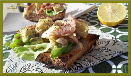 Tartine d'avocat, oeuf, bacon et salade Tartine d'avocat, oeuf, bacon et salade