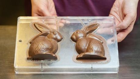 Fabrication de lapin en chocolat pour Pâques