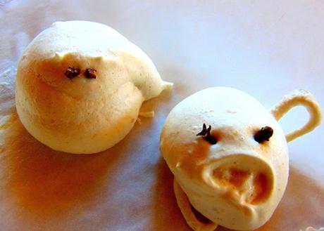 Fantômes et monstres d'Halloween en meringues végétales Fantômes et monstres d'Halloween en meringues végétales