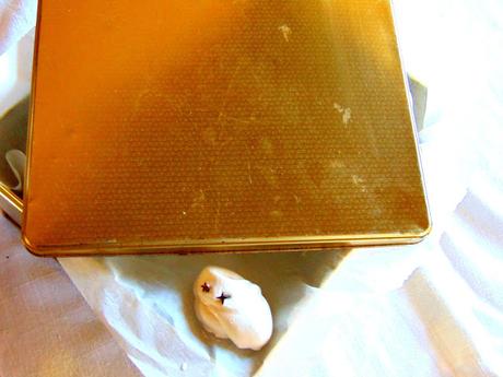 Fantômes et monstres d'Halloween en meringues végétales Fantômes et monstres d'Halloween en meringues végétales