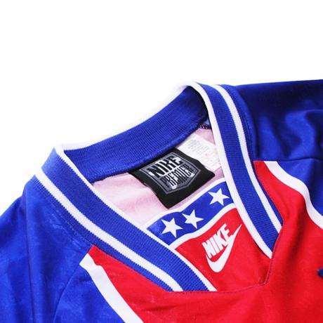 Un maillot du PSG inédit imaginé par Golden Cabane PSG Golden Cabane