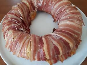 Couronne-cake au lard et raclette fumée Cliquer sur les photpgraphies pour les agrandir