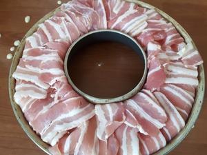 Couronne-cake au lard et raclette fumée Cliquer sur les photpgraphies pour les agrandir