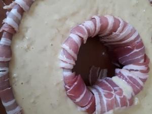 Couronne-cake au lard et raclette fumée Cliquer sur les photpgraphies pour les agrandir