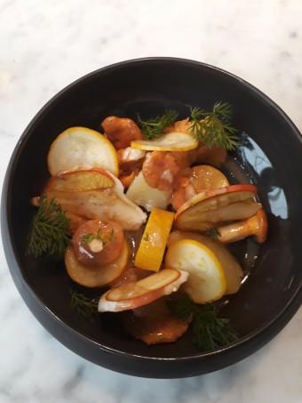 Courgettes, girolles, oignons © Gourmets&co Courgettes, girolles, oignons © Gourmets&co