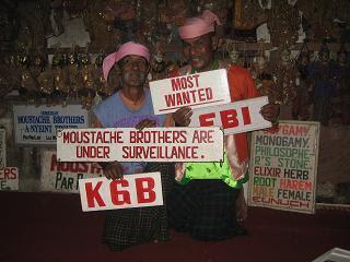 Birmanie, Les Moustache Brothers aident les rescapés