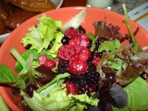 Un brunch ? ventrèche de thon acidulée, smoothie et corolle de fraises