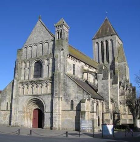 Le Centre Communal d’Action Sociale (CCAS)  de Ouistreham Riva-Bella organise un grand thé dansant pour les 70 ans et +