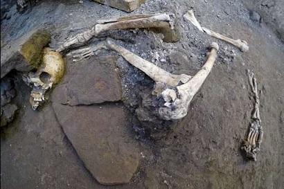 Cinq squelettes découverts lors de nouvelles fouilles à Pompéi