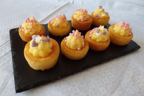 Mignardises au pain de Gênes et lemon curd