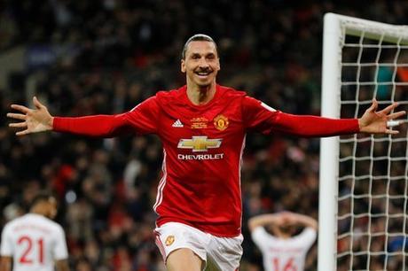 Zlatan Ibrahimovic a inscrit un doublé pour offrir le titre à Manchester United (3-2).