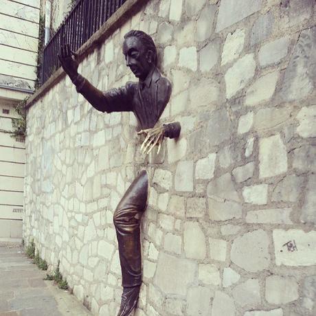 Le passe-muraille de la place Marcel Aymé à Montmartre