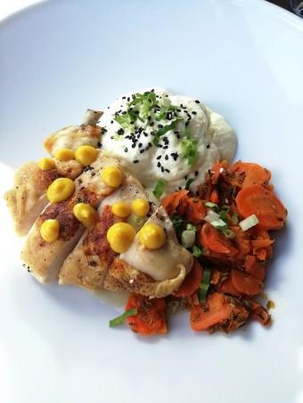 Suptême de volaille, syphon pois chiches, carottes fondantes © Gourmets&co