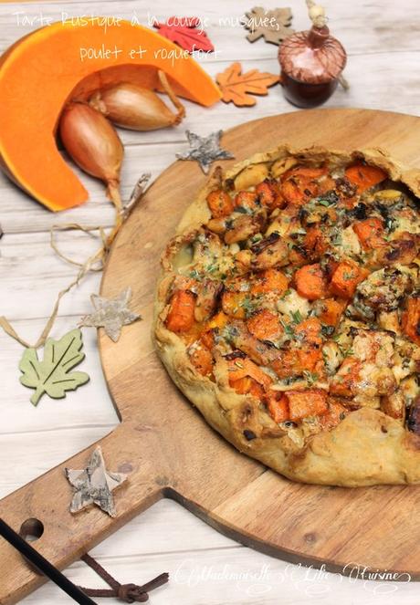 Tarte rustique à la courge musquée, poulet et roquefort