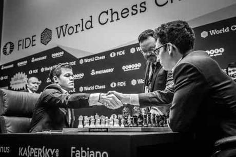 Qui va craquer le premier entre l'Américain Fabiano Caruana et le Norvégien Magnus Carlsen au championnat du monde d'échecs - Photo © site officiel