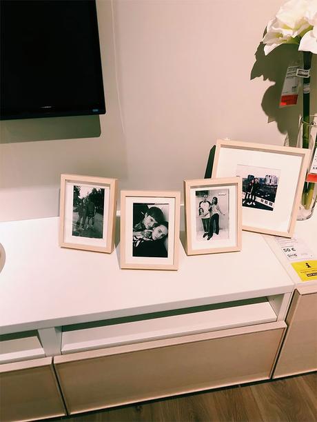 Ils encadrent 100 photos de leur couple chez IKEA