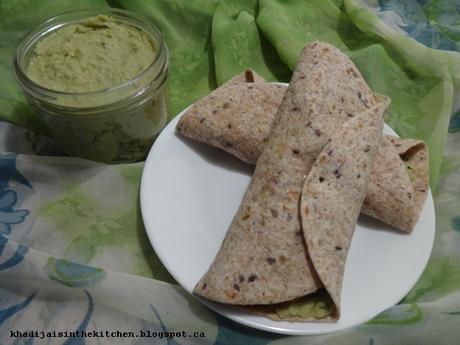 SANDWICH ROULÉ D'AVOCAT ET POIS CHICHES / CHICKPEAS AVOCADO WRAP SANDWICH / WRAPS DE GARBANZOS Y AGUACATE / ساندويش بالحمص و الأفوكادو