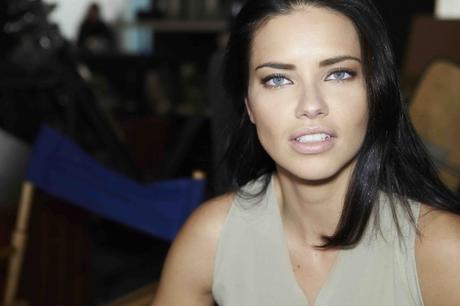 Ma ptite interview avec Mila Jensen qui nous parle de son roman A la folie Résultat de recherche d'images pour