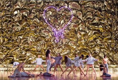 Roméo et Juliette. La chorégraphie décoiffante d'Erna Ómarsdóttir et Halla Ólafsdóttir au Theater-am-Gärtnerplatz Roméo et Juliette. La chorégraphie décoiffante d'Erna Ómarsdóttir et Halla Ólafsdóttir au Theater-am-Gärtnerplatz