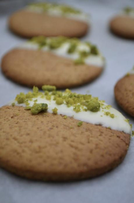 Mes biscuits aux épices, chocolat blanc & à la pistache – PIXTER biscuit_pixter