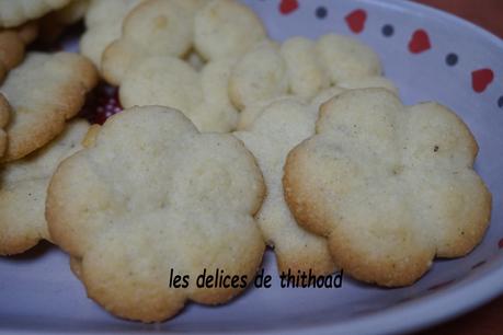 petits biscuits vanille, amandes à la presse à gâteau petits biscuits vanille, amandes à la presse à gâteau