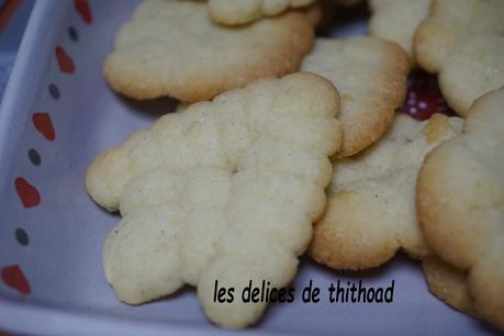 petits biscuits vanille, amandes à la presse à gâteau petits biscuits vanille, amandes à la presse à gâteau