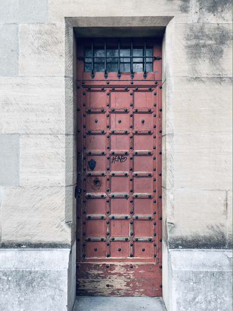 Les plus jolies portes en bois de Lausanne sur @decocrush - www.decocrush.fr