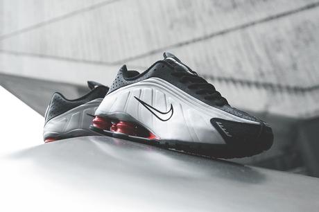 La Nike Shox R4 Silver Black Red est de retour